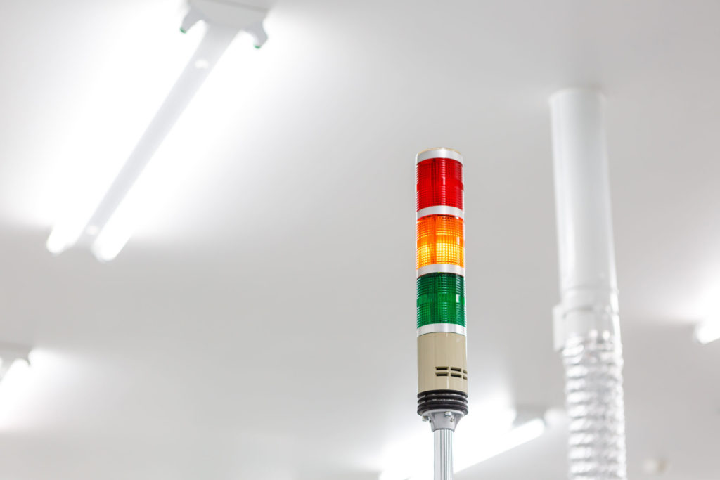 We are aware of the fact that every minute of production downtime leads to a loss. Therefore, we highly recommend that you equip every multihead weigher with a signal tower.
And this is how the signal tower works...